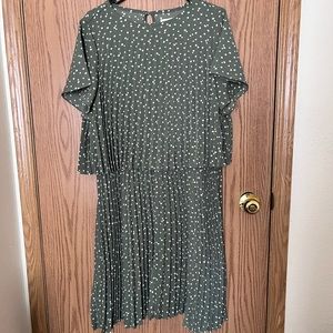 NWT Roolee Mom pleated nursing access dress